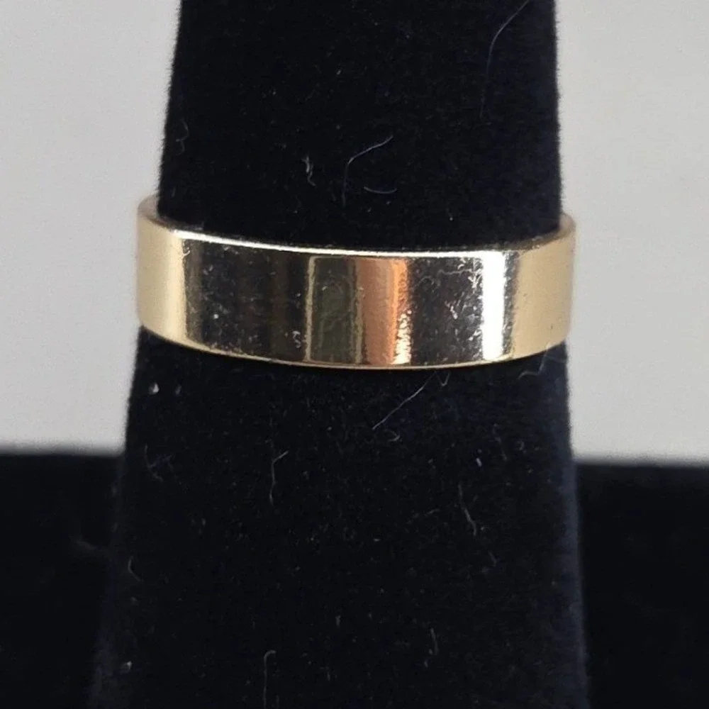 Gold Tone Flat Cigar Band Type Ring Size 8 Minimalist Wide Smooth Band Unbranded